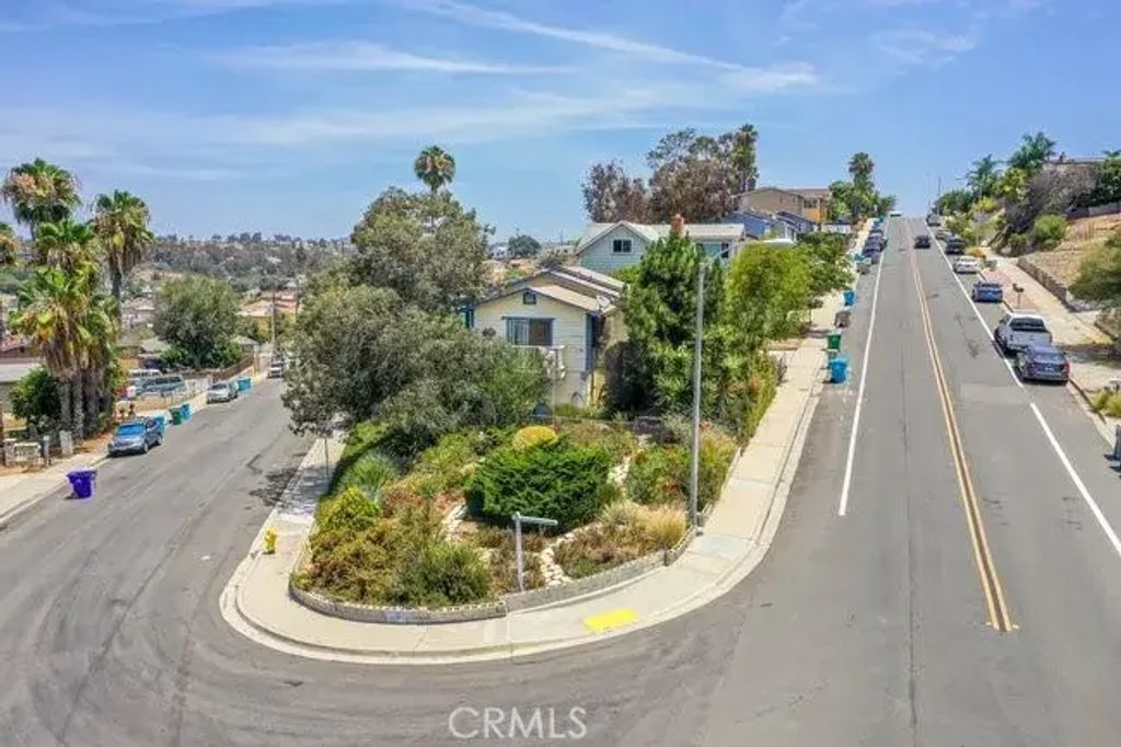 5210 Roswell, ENCANTO
