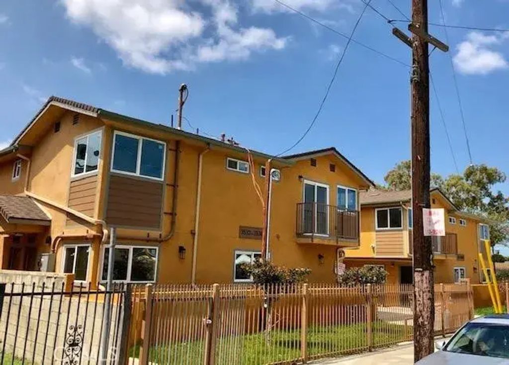 3534 W 67th Street, Los Angeles