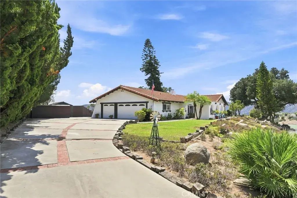 1229 Via Sendero, Escondido