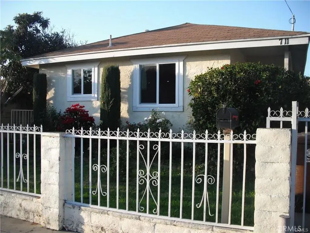 711 E Pine, Compton