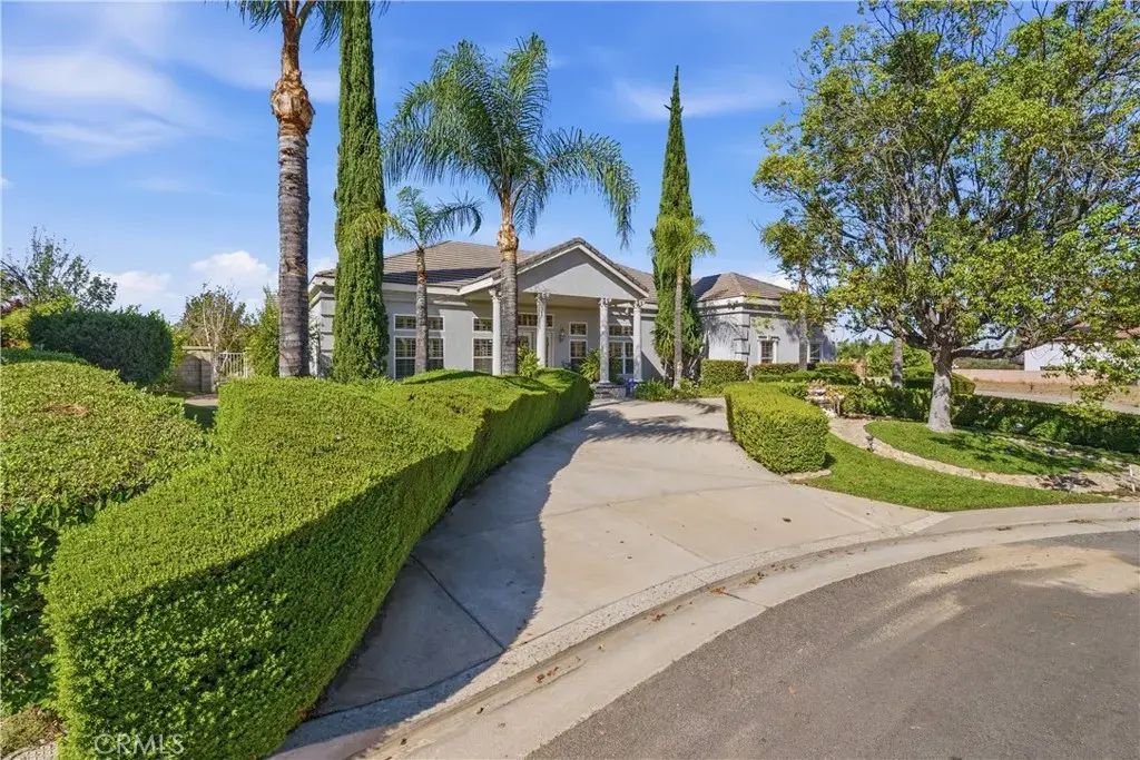 685 Bradbury, Redlands