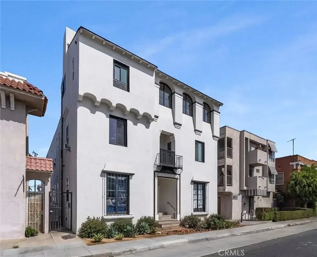 1827 E 4 Street 18, Long Beach