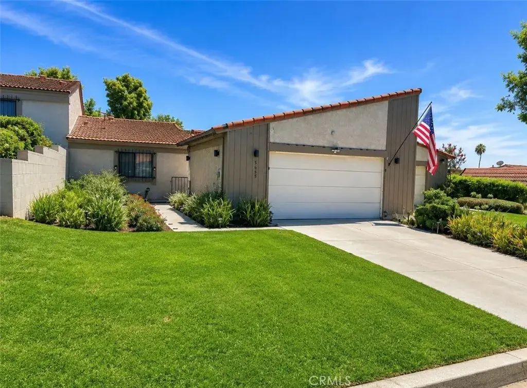 5655 Falling Leaf, Jurupa Valley