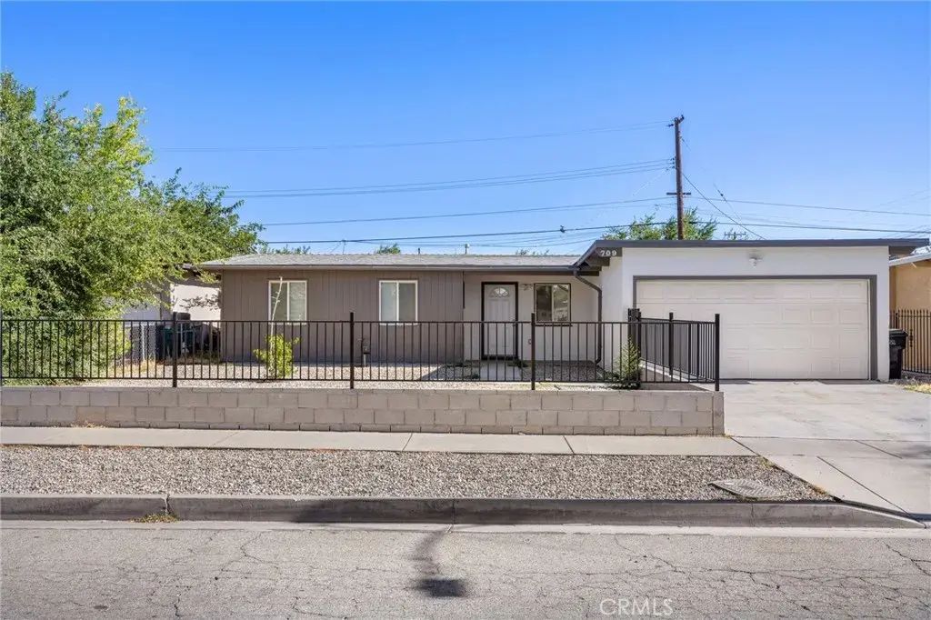 709 W Avenue H12, Lancaster