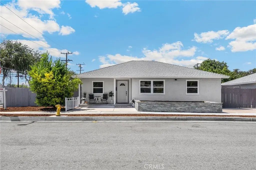 913 N Raymond, Fullerton