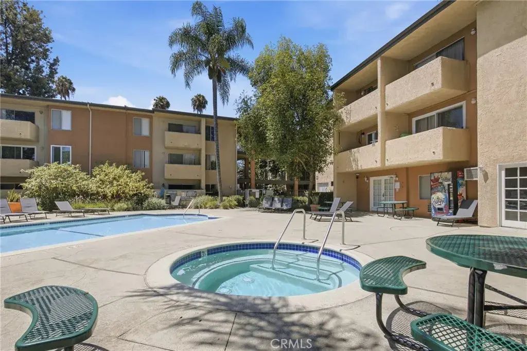15425 Sherman 101, Van Nuys