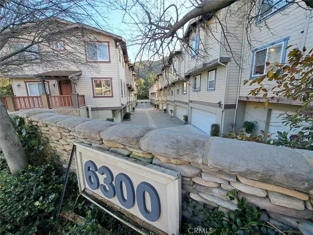 6300 Honolulu Avenue 101, La Crescenta