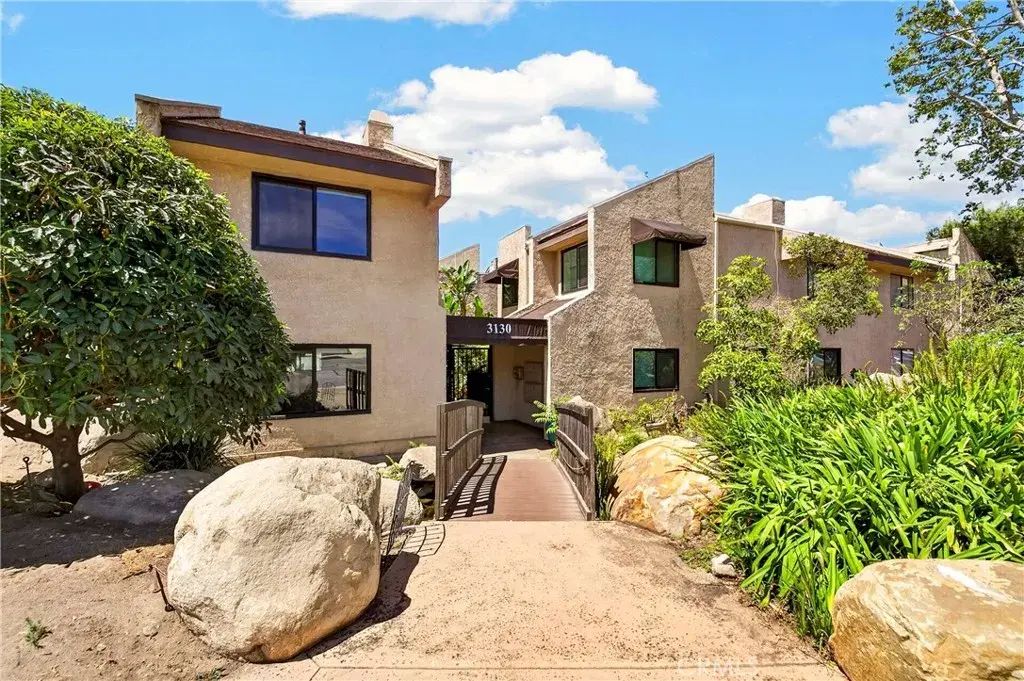 3130 Montrose Avenue 106, La Crescenta