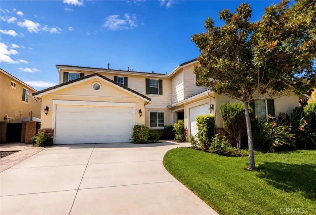 8359 Fiske, Corona