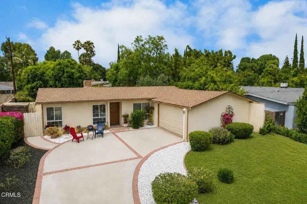 22901 Leadwell Street, West Hills