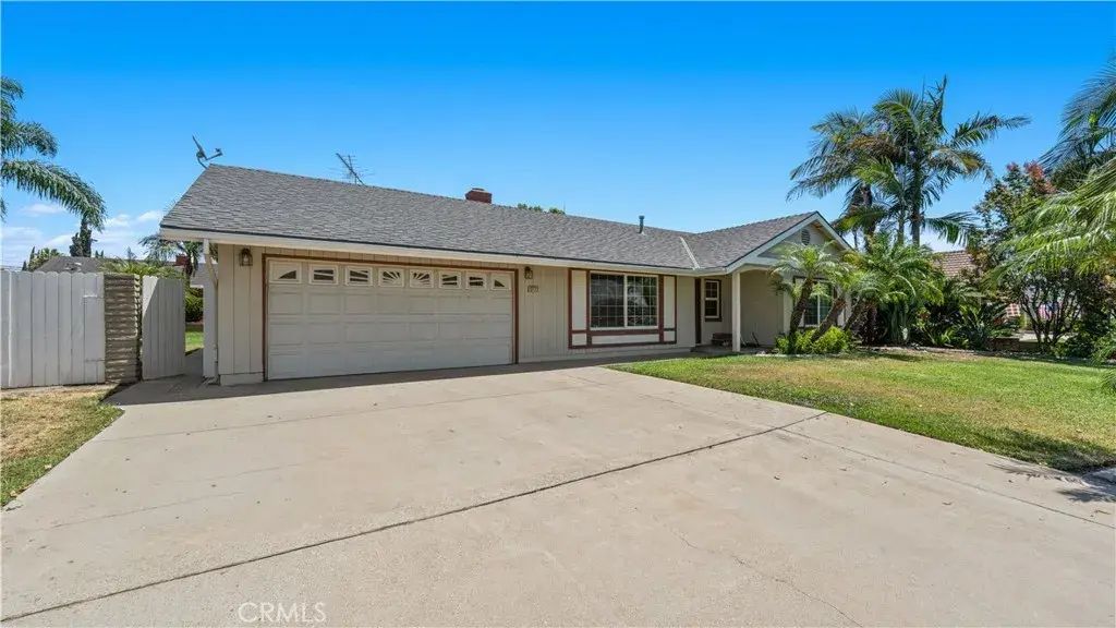 12773 Santa Ana, Chino