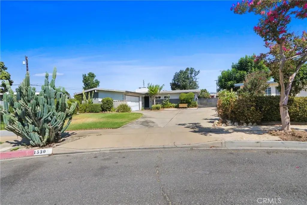 1530 W Rosewood Court, Ontario