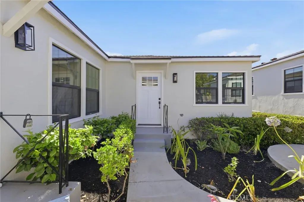 1983 N Lake Avenue, Altadena