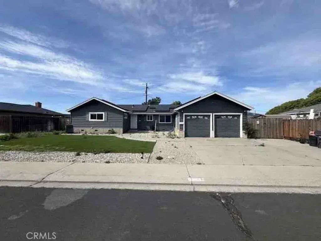 1275 Armstrong, Manteca