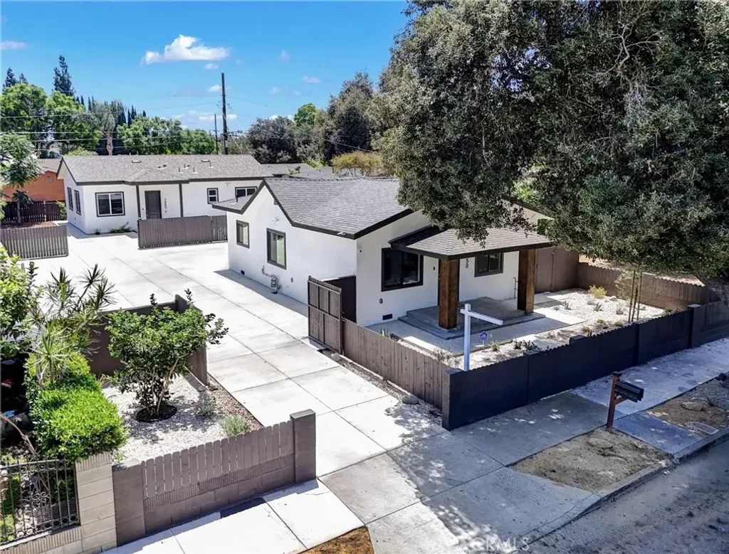 1050 W Chestnut Avenue, Santa Ana