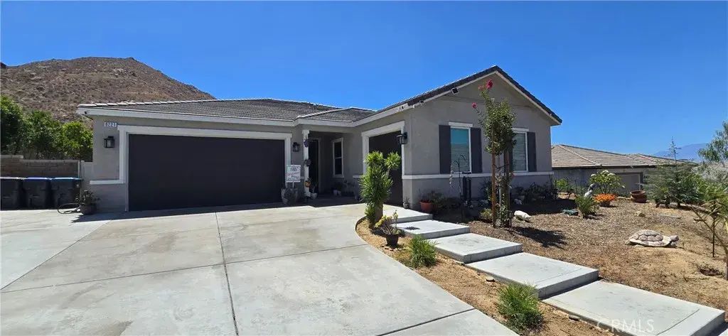 8221 Muir Lane, Riverside