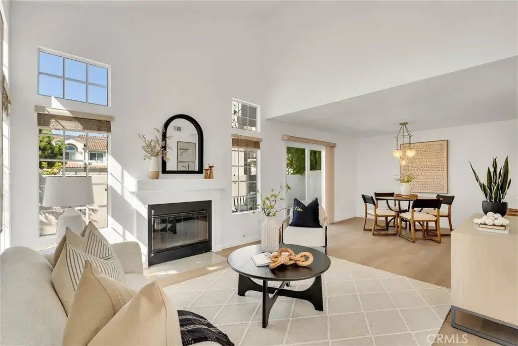 122 Almador, Irvine
