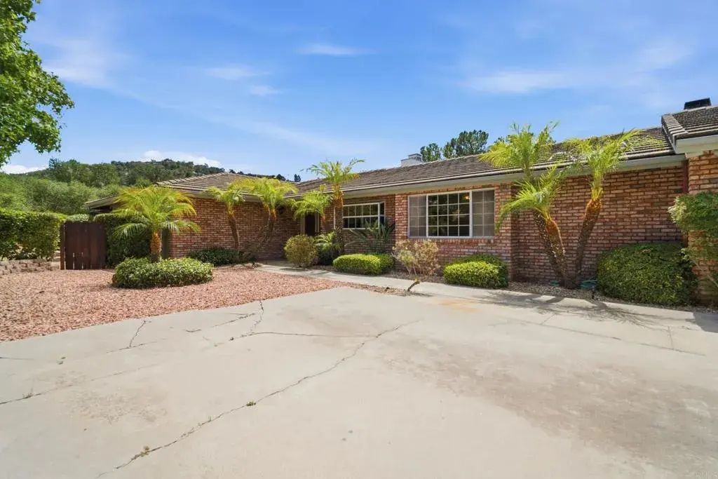 28104 Glenmeade Way, Escondido