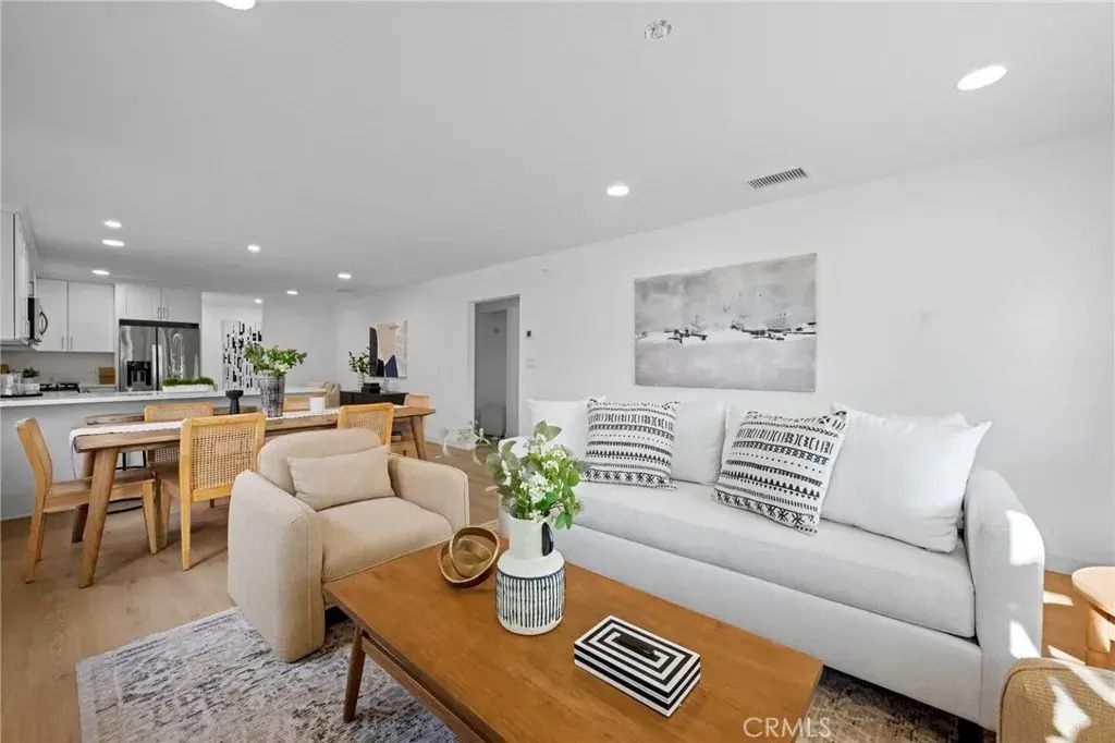 1845 W 66th, Los Angeles