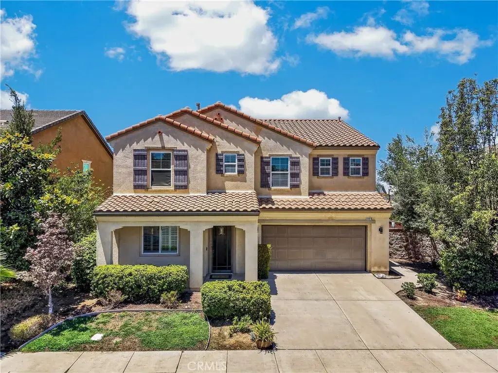 10918 Clover, Corona