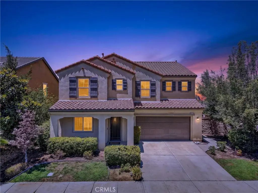 10918 Clover, Corona