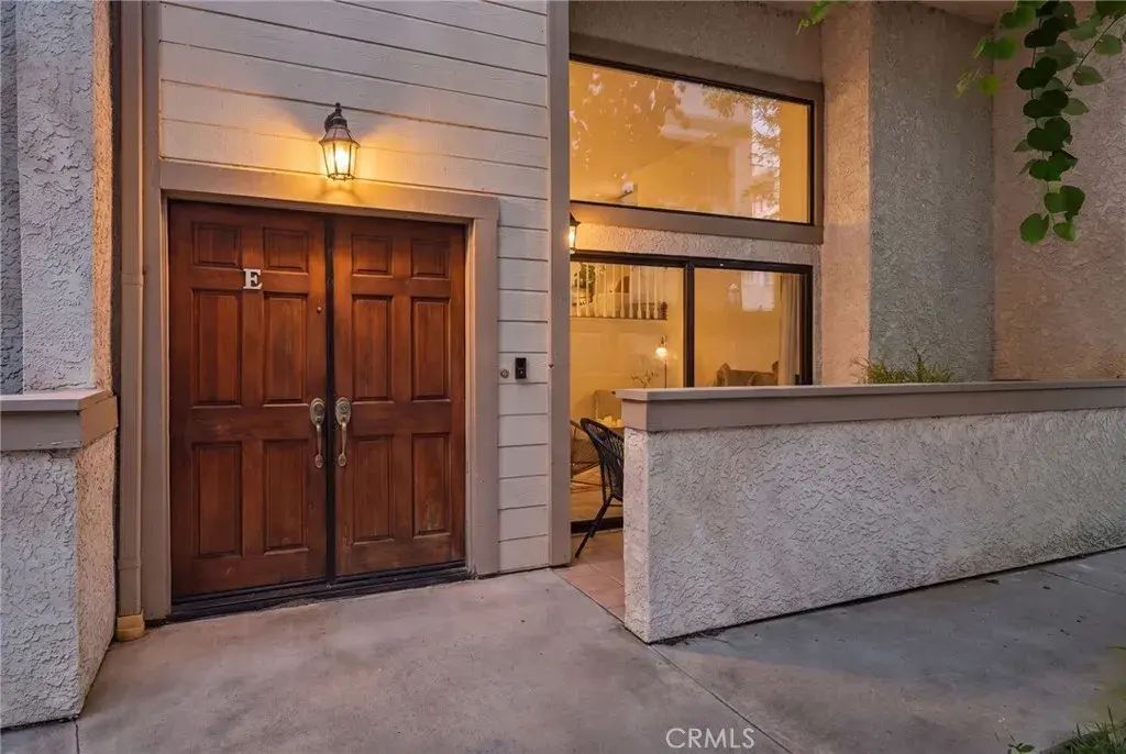 26120 Alizia Canyon Drive E, Calabasas