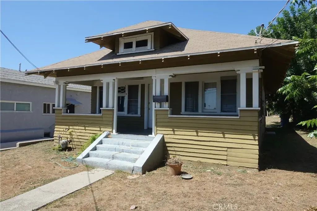2217 Elsinore, Los Angeles
