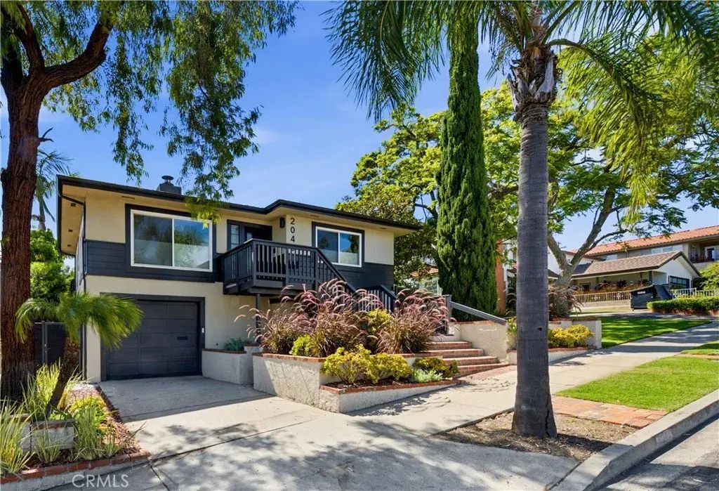 2043 Raymond, Signal Hill