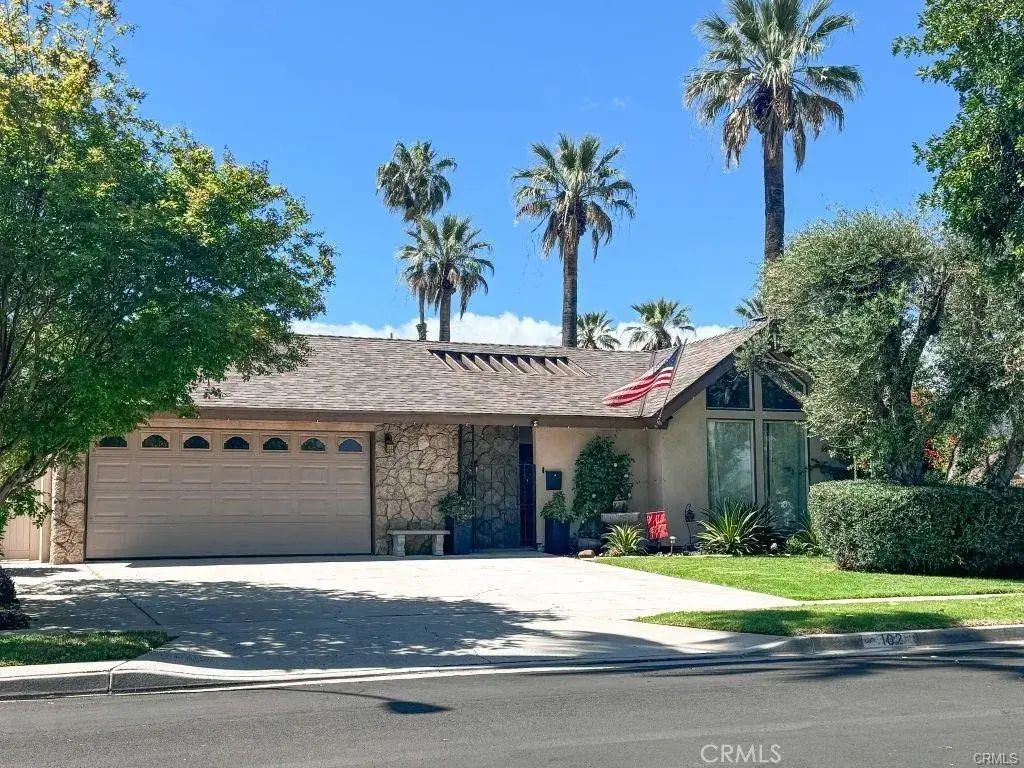 102 E Crestview, Corona