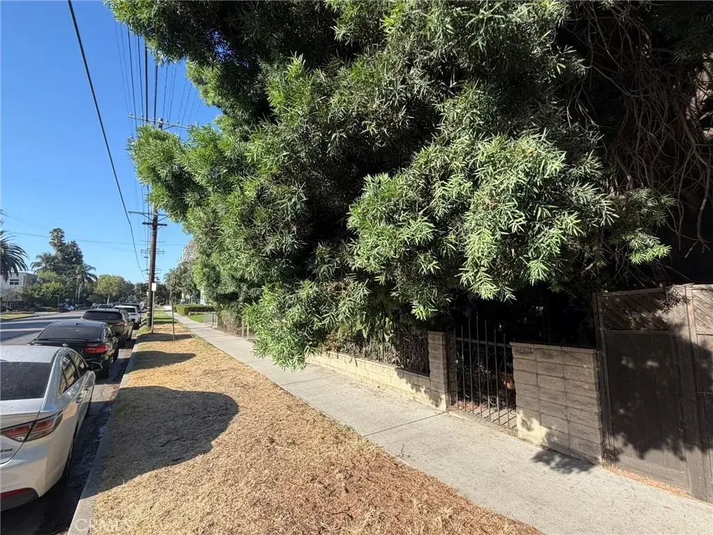 5123 Cahuenga Boulevard, North Hollywood