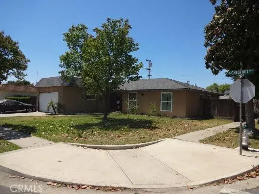 4497 N Chestnut, Fresno