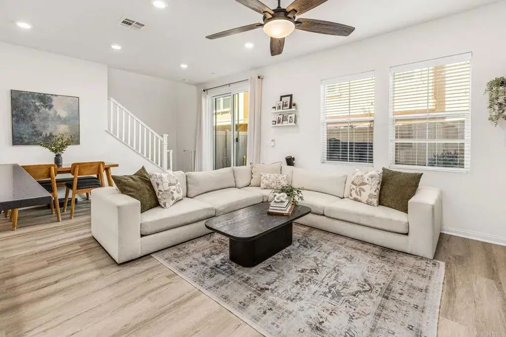 1374 Palo Verde, Vista