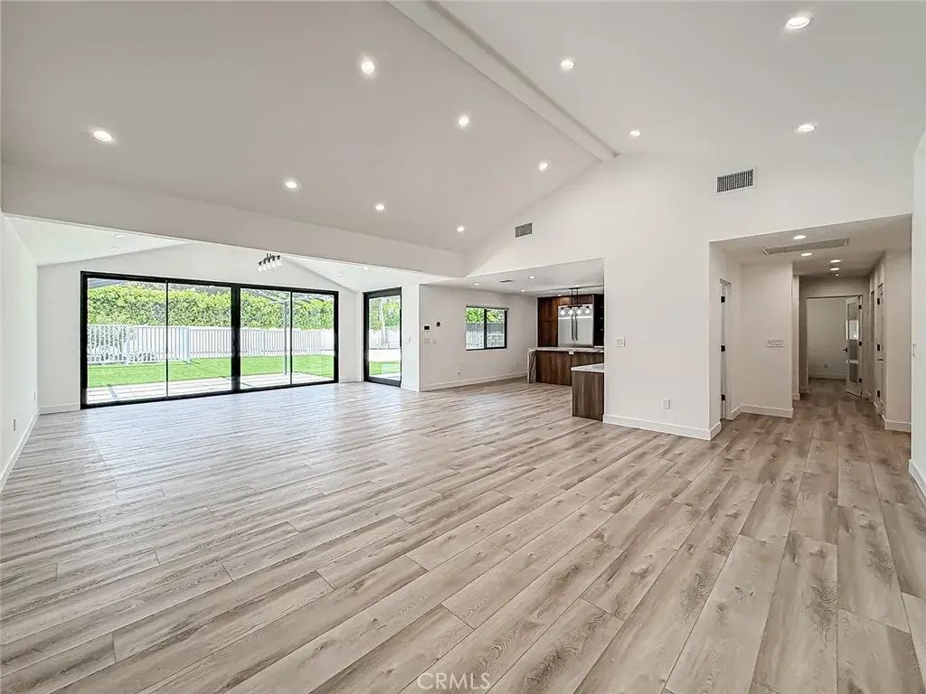 22921 Dolorosa Street, Woodland Hills