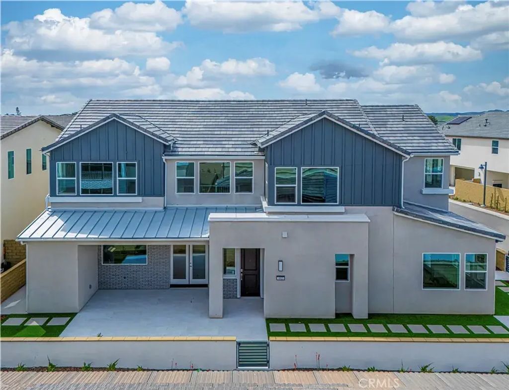 402 Shrike, Irvine