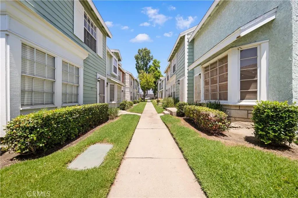 5640 Riverside Drive 32, Chino