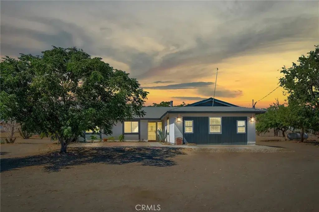 3583 Smoke Tree, Phelan