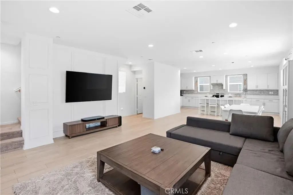 916 E 3rd St, Santa Ana