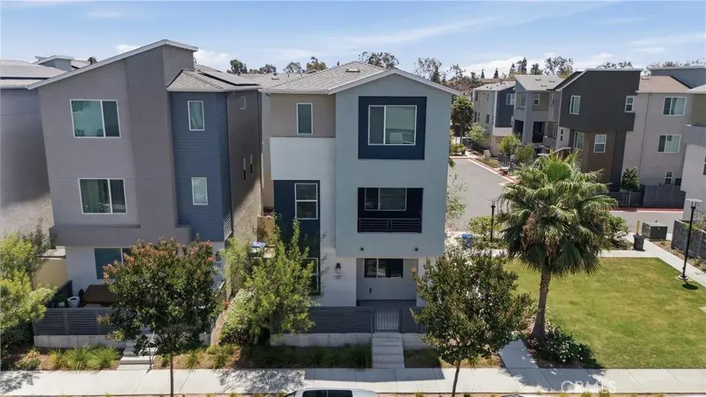 916 E 3rd St, Santa Ana