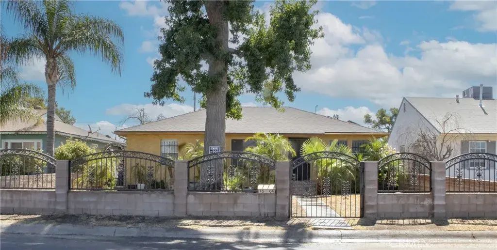 1504 El Toro, Bakersfield