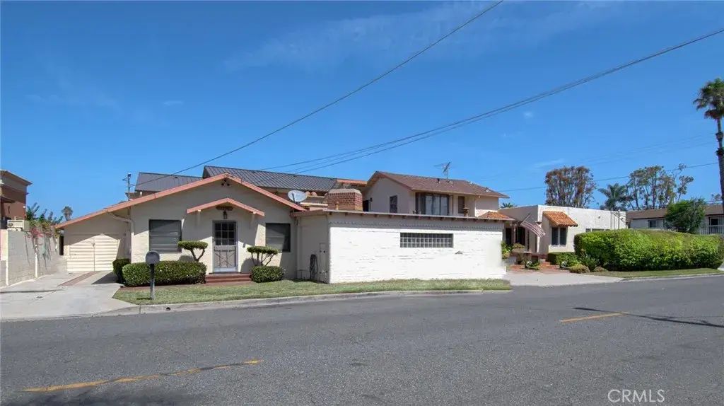 2209 Elden Avenue, Costa Mesa