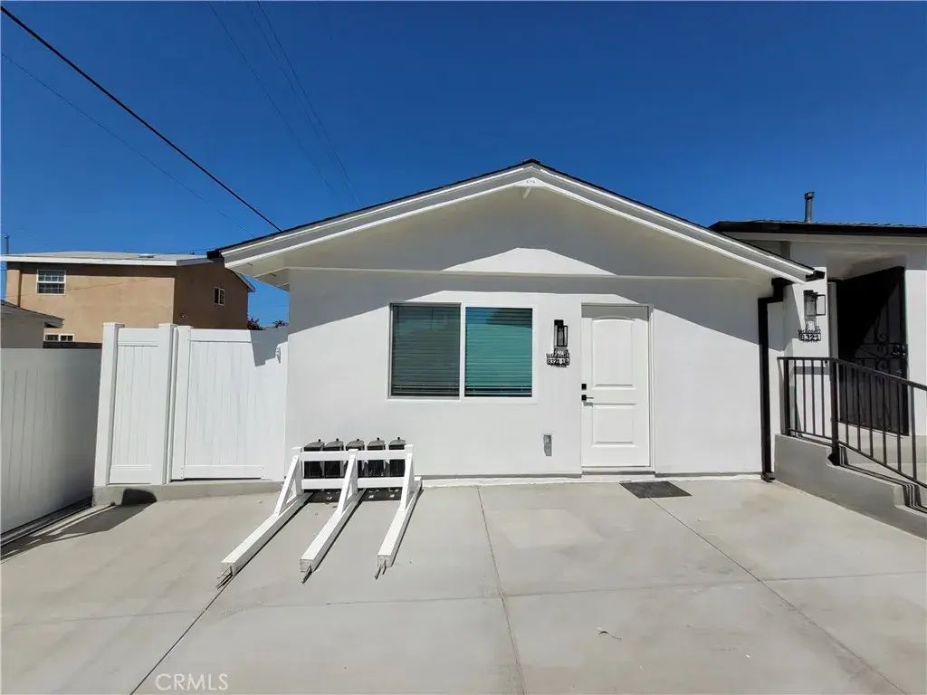 8321 Quartz Avenue 1/4, Winnetka