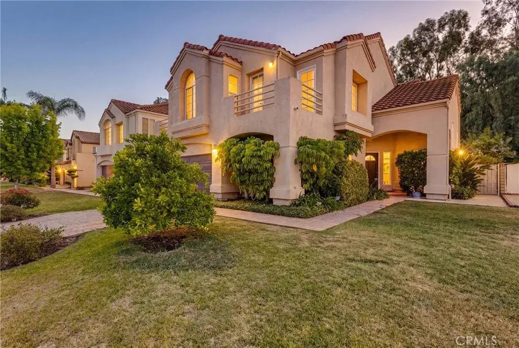23234 Valerio, West Hills