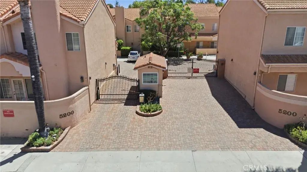 5200 White Oak Avenue 36, Encino