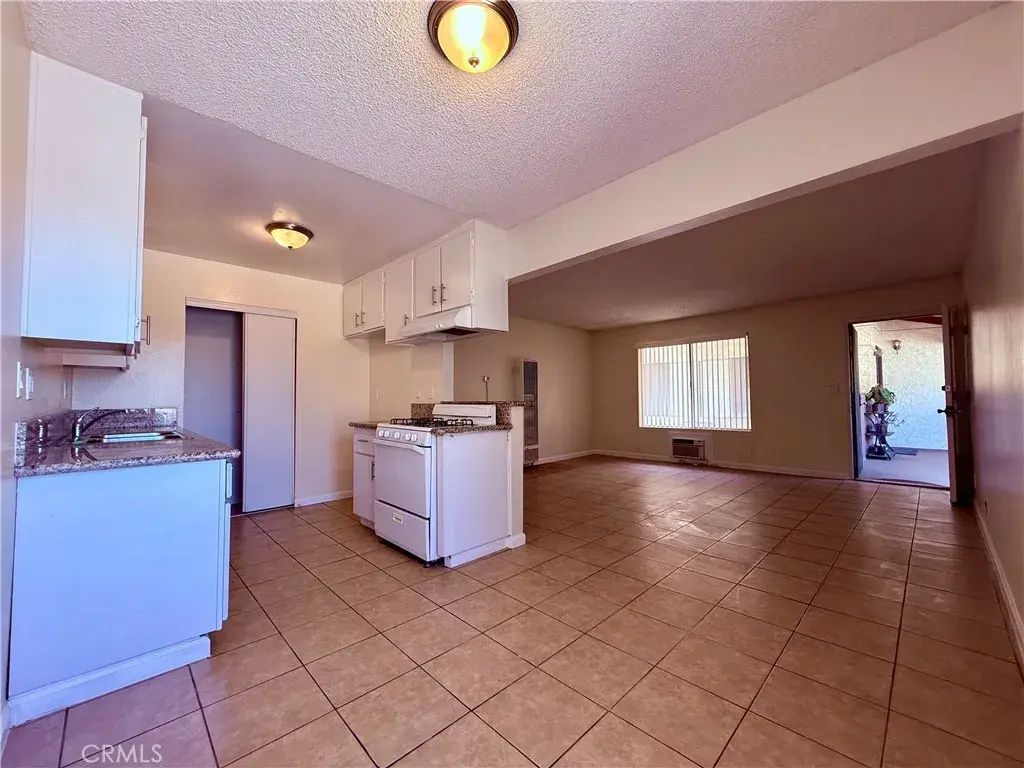 3300 W Orange Avenue 6, Anaheim