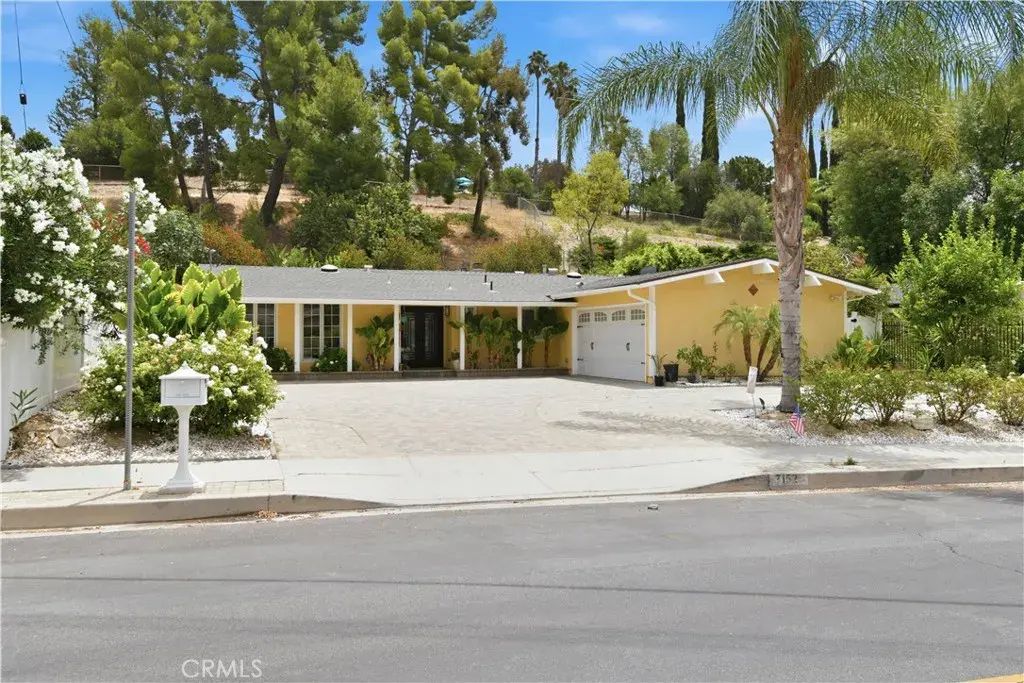 7152 Pomelo, West Hills