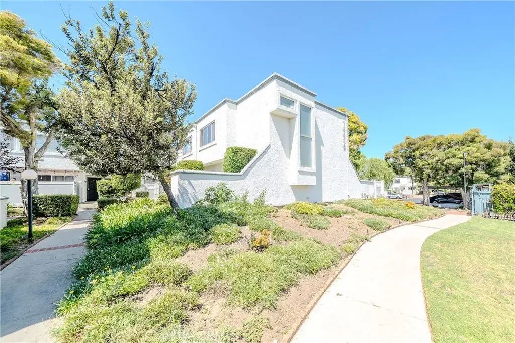18535 Mayall Street J, Northridge