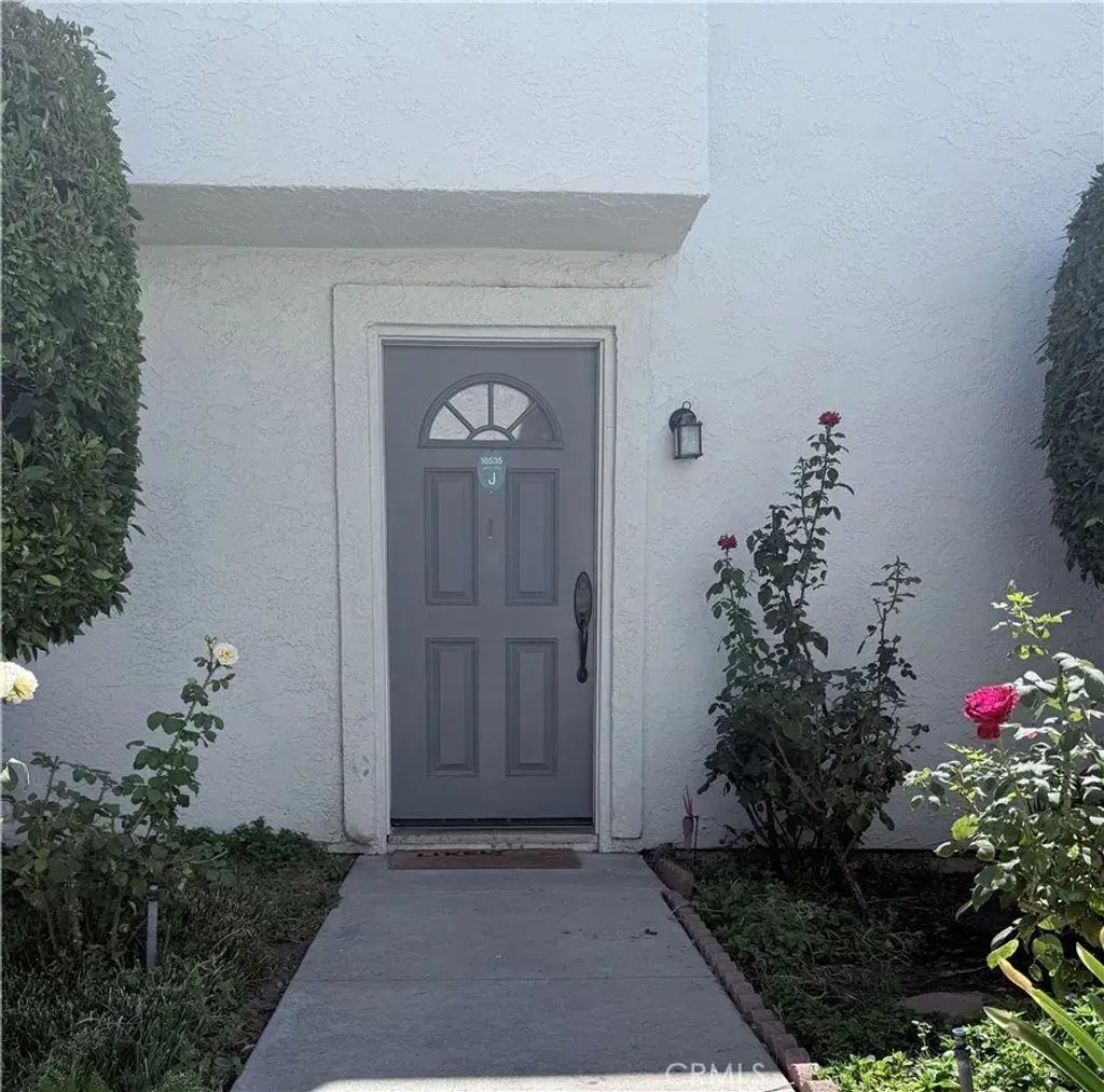 18535 Mayall Street J, Northridge