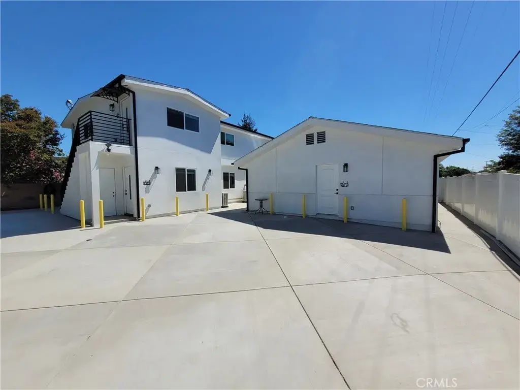 8323 Quartz Avenue 1/2, Winnetka