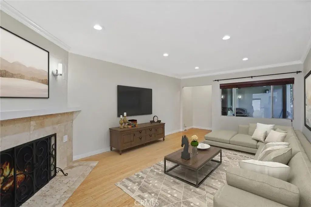 15457 Moorpark 5, Sherman Oaks