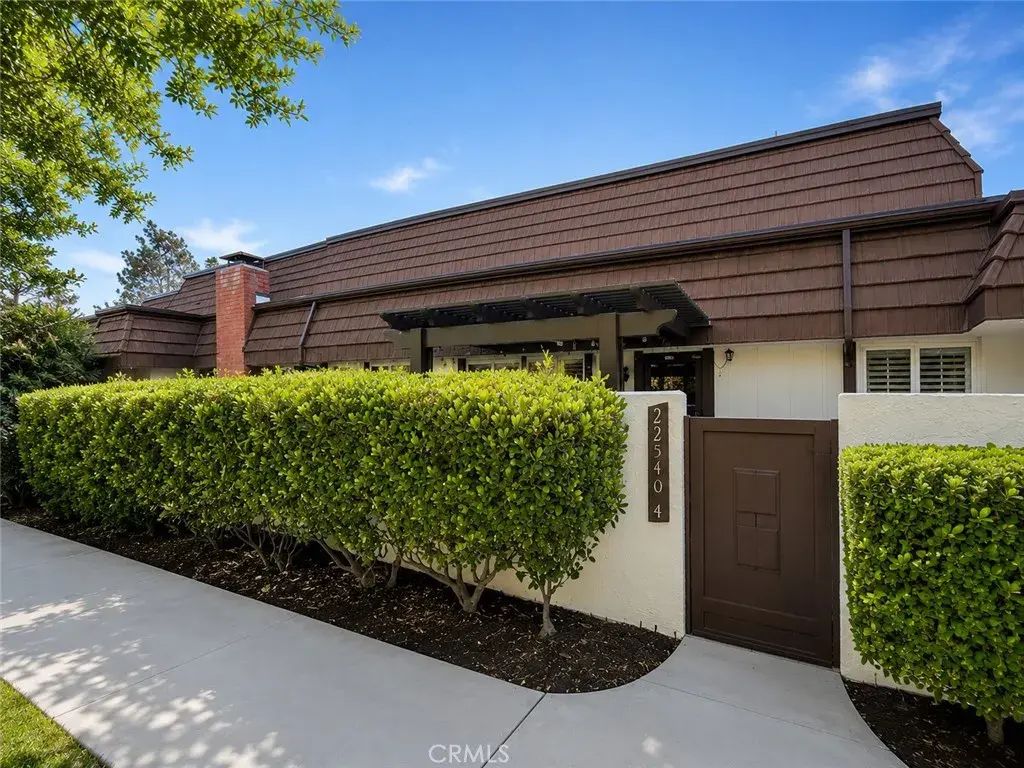 22540 Jeffrey Mark Court 4, Chatsworth